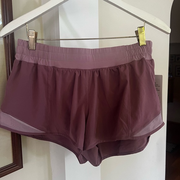 Lulu Lemon Hotty Hot Short II - Picture 2 of 9